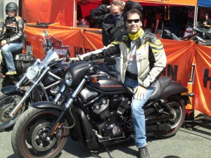 Stefan auf einer Harley Davidson V-Rod